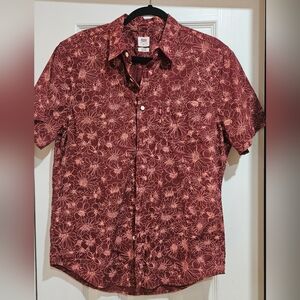 Levis Men's Short Sleeve Shirt. Size M. Like New Condition.